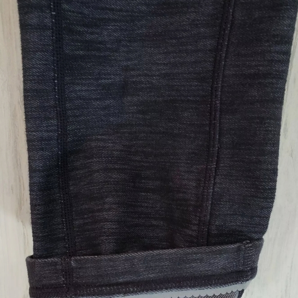 Lululemon Ride On Crop Size 4 Black Denim Slub - Picture 3 of 10